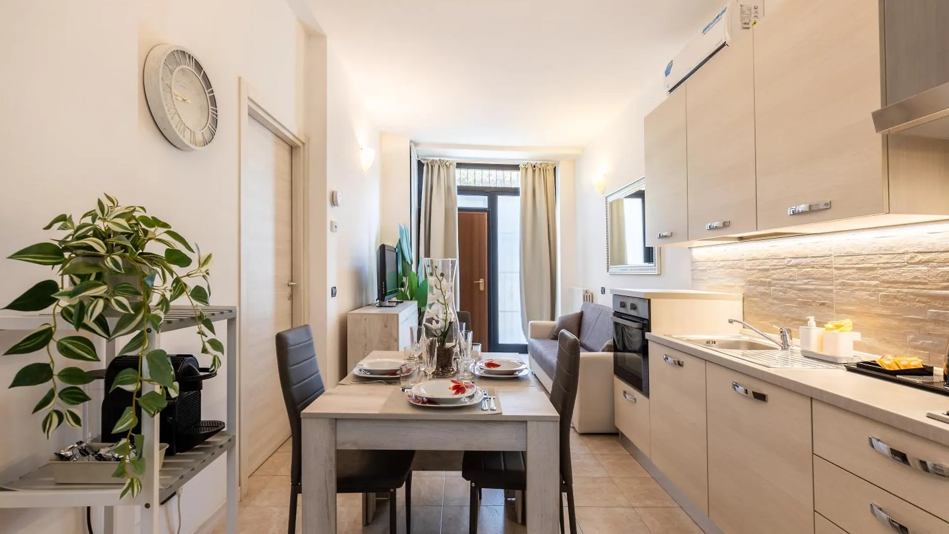 Apartment Ferienwohnung Linate - 10 Minutes From Duomo, Wifi Mailand Italien