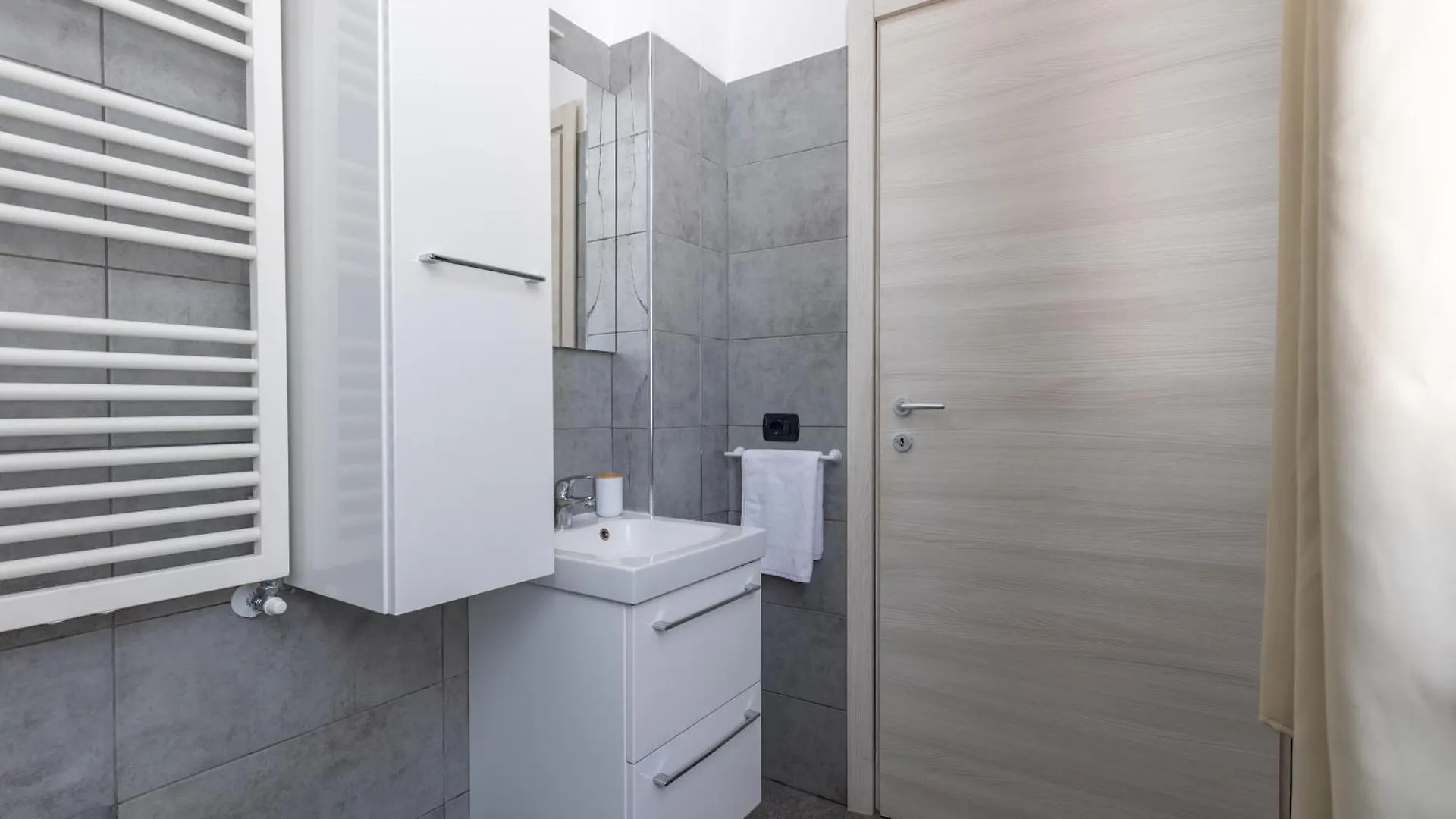 Ferienwohnung Linate - 10 Minutes From Duomo, Wifi Mailand Apartment